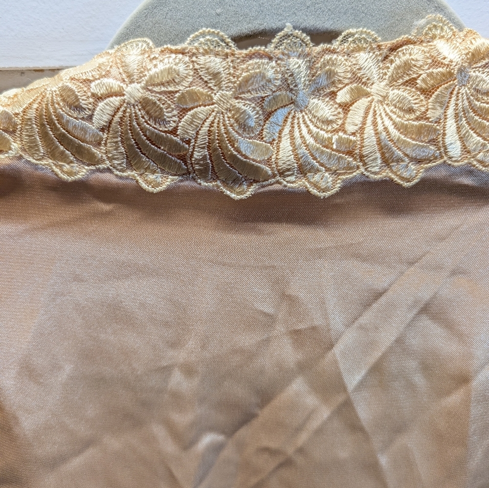 Nk Woman’s Champagne 100% Silk With Lace Trim Lounging Set Sz Xl Nwot — image 8 of 8